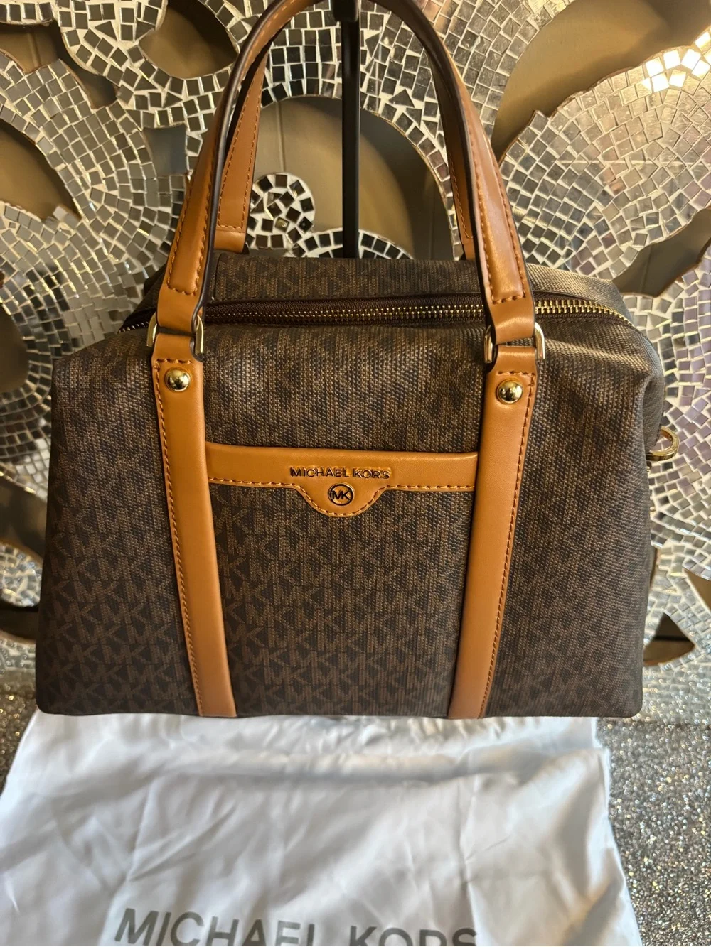 ⭐️Michael Kors Large Brown Signature Satchel with Tan Trim